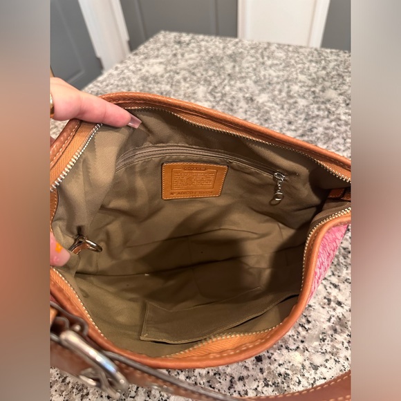 Pink Signature Y2K Coach Bag🍒 - Picture 8 of 12